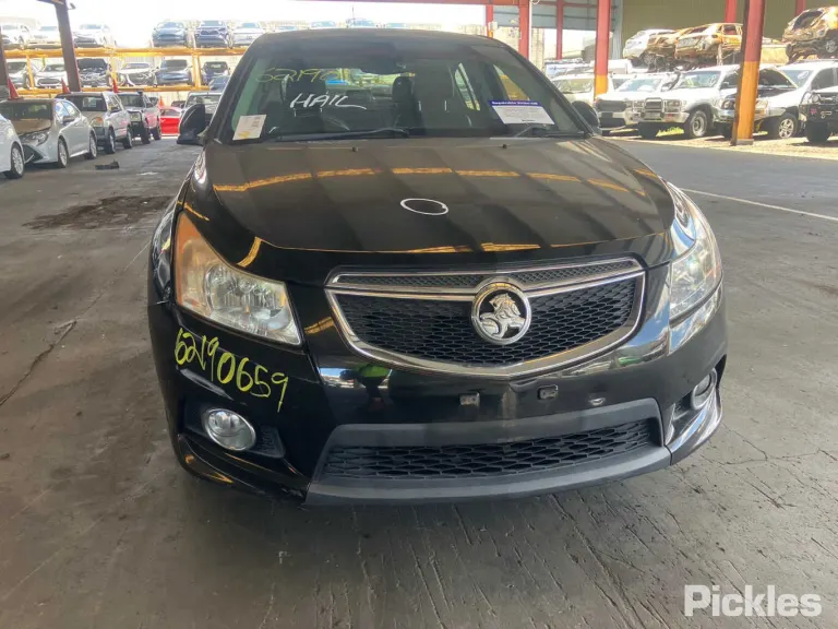 2013 Holden Cruze Damaged VIN 6G1PE6EN4EL918181 – interior seats