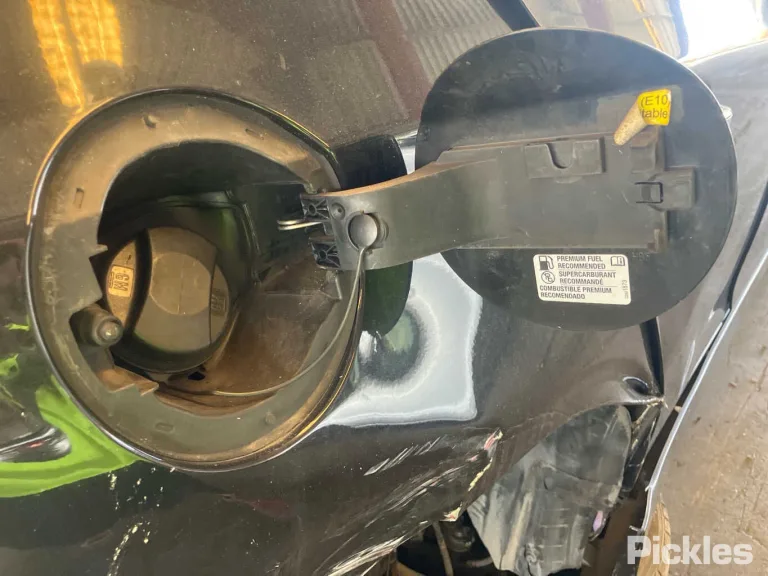 2013 Holden Cruze Damaged VIN 6G1PE6EN4EL918181 – trunk area