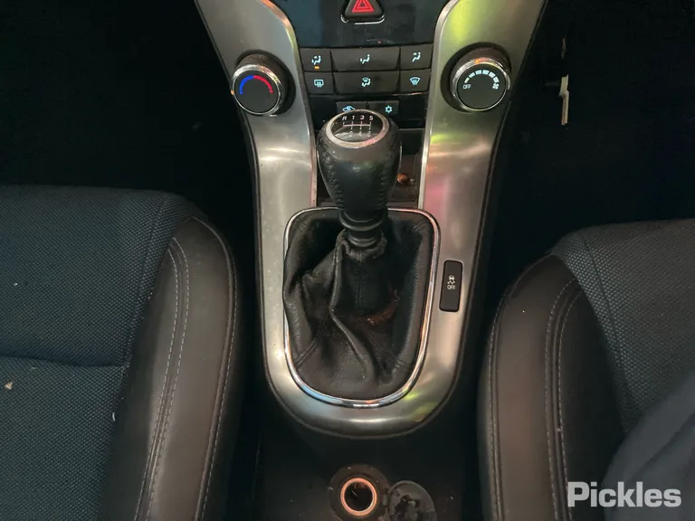 2014 Holden Cruze Used VIN 6G1PE6EN6EL962389 – interior seats