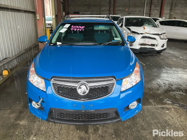 2014 Holden Cruze Used VIN 6G1PE6EN6EL962389 – trunk area