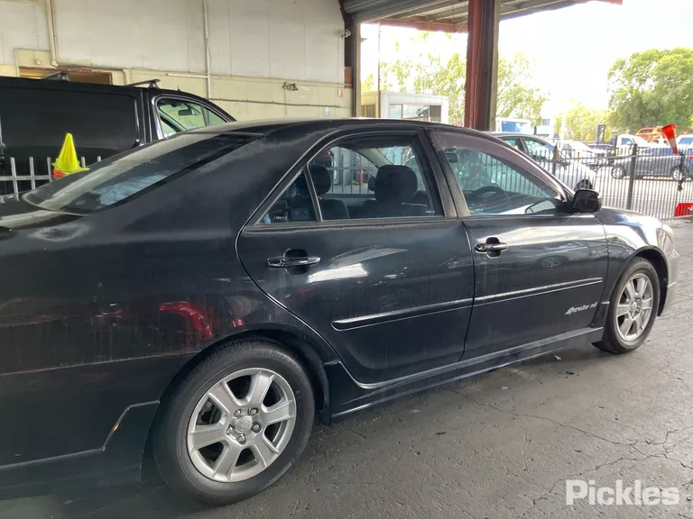 2004 Toyota Camry Used VIN 6T153XK360X303112 – engine bay