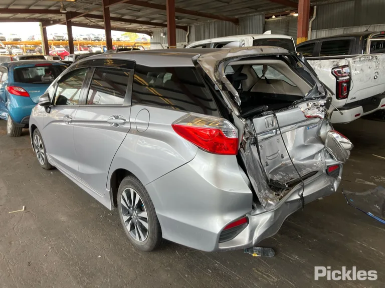 2017 Honda Fit Shuttle Used VIN 6ZZH000GP71118522 – trunk area