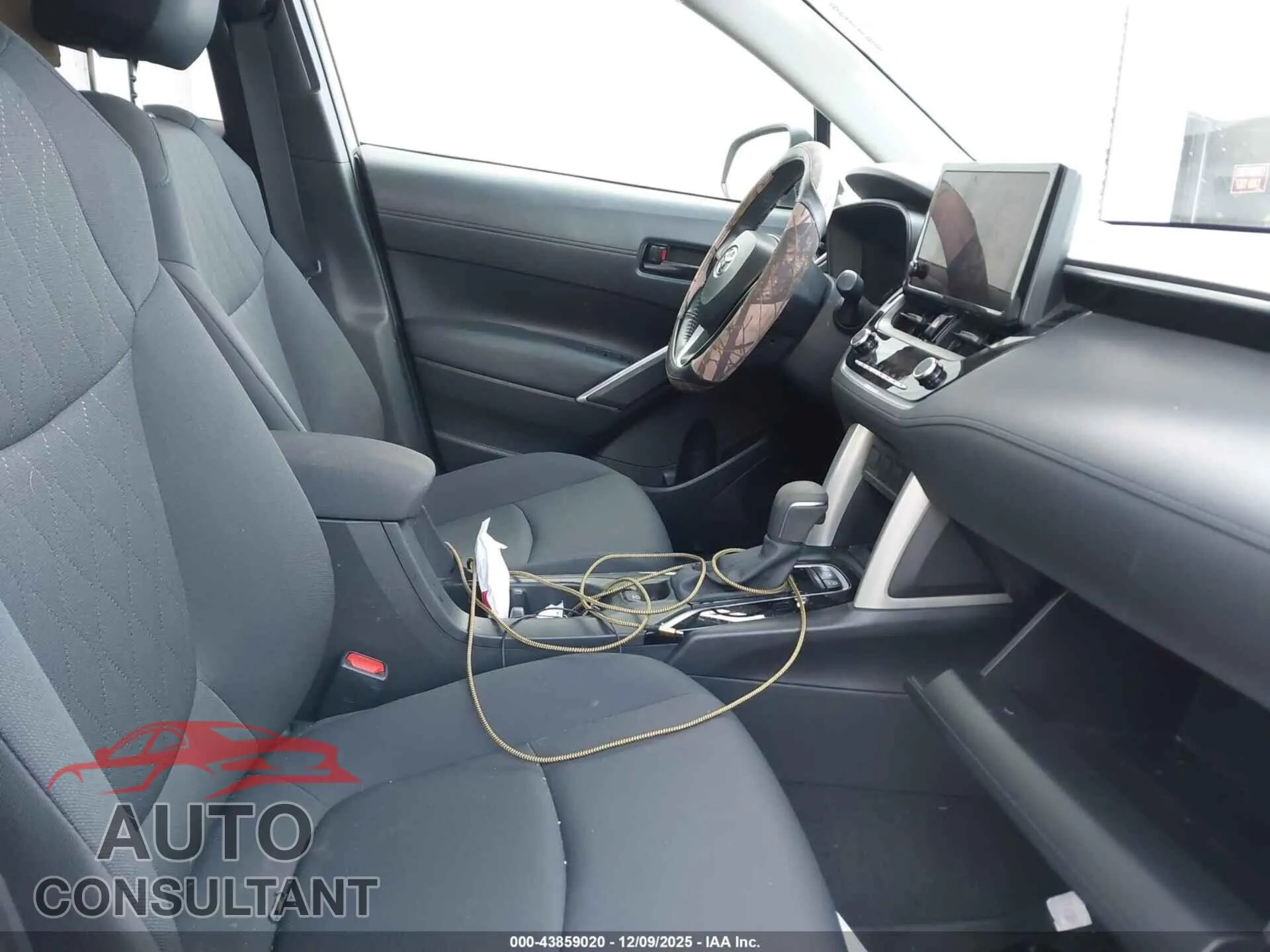 2024 TOYOTA COROLLA CROSS Damaged VIN 7MUCAAAG1RV091761 – interior seats