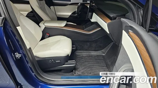 2023 Tesla Model X AWD Sold VIN 7SAXCBE54PF399533 – trunk area