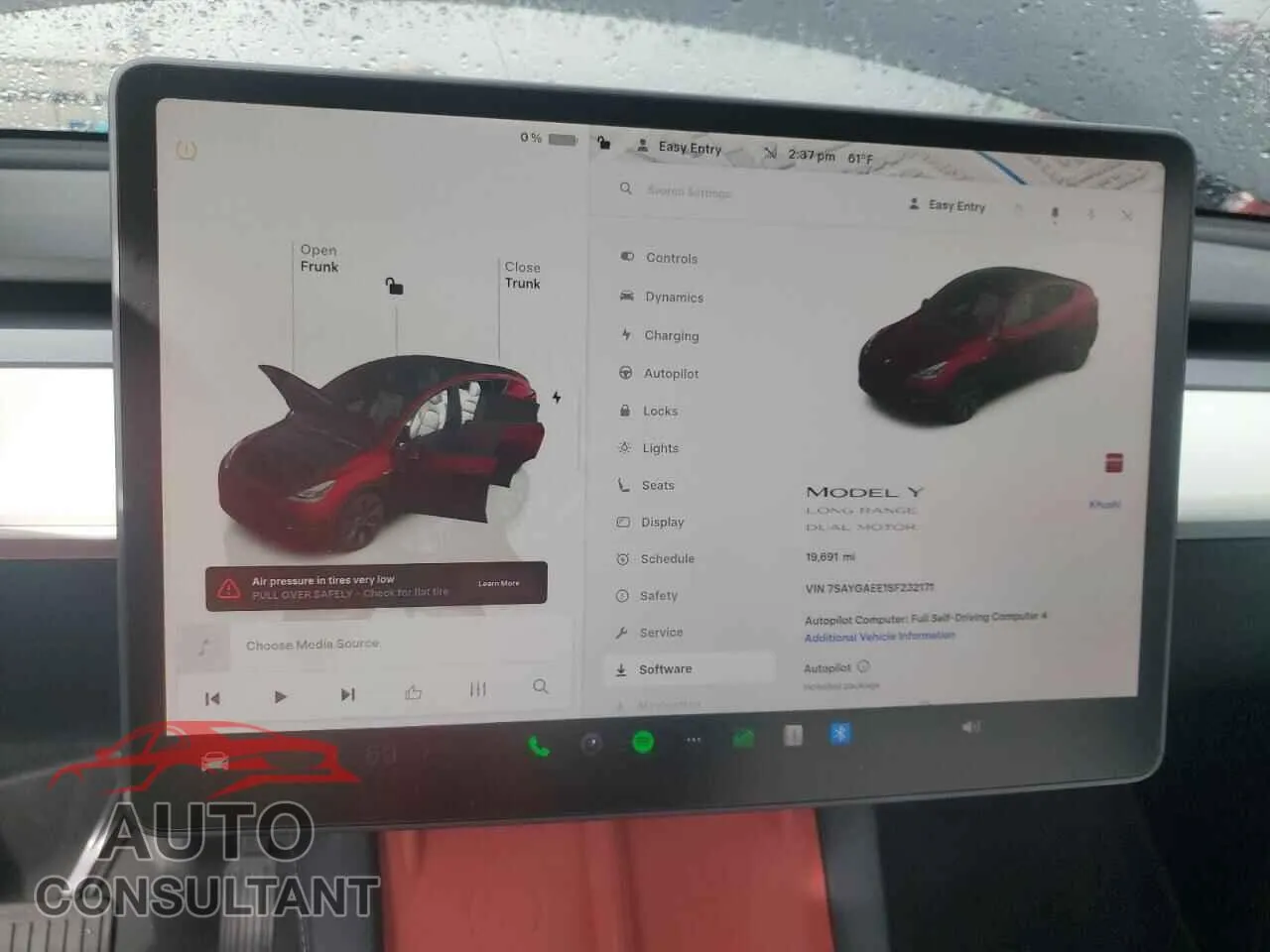 2025 TESLA MODEL Y Damaged VIN 7SAYGAEE1SF232171 – trunk area
