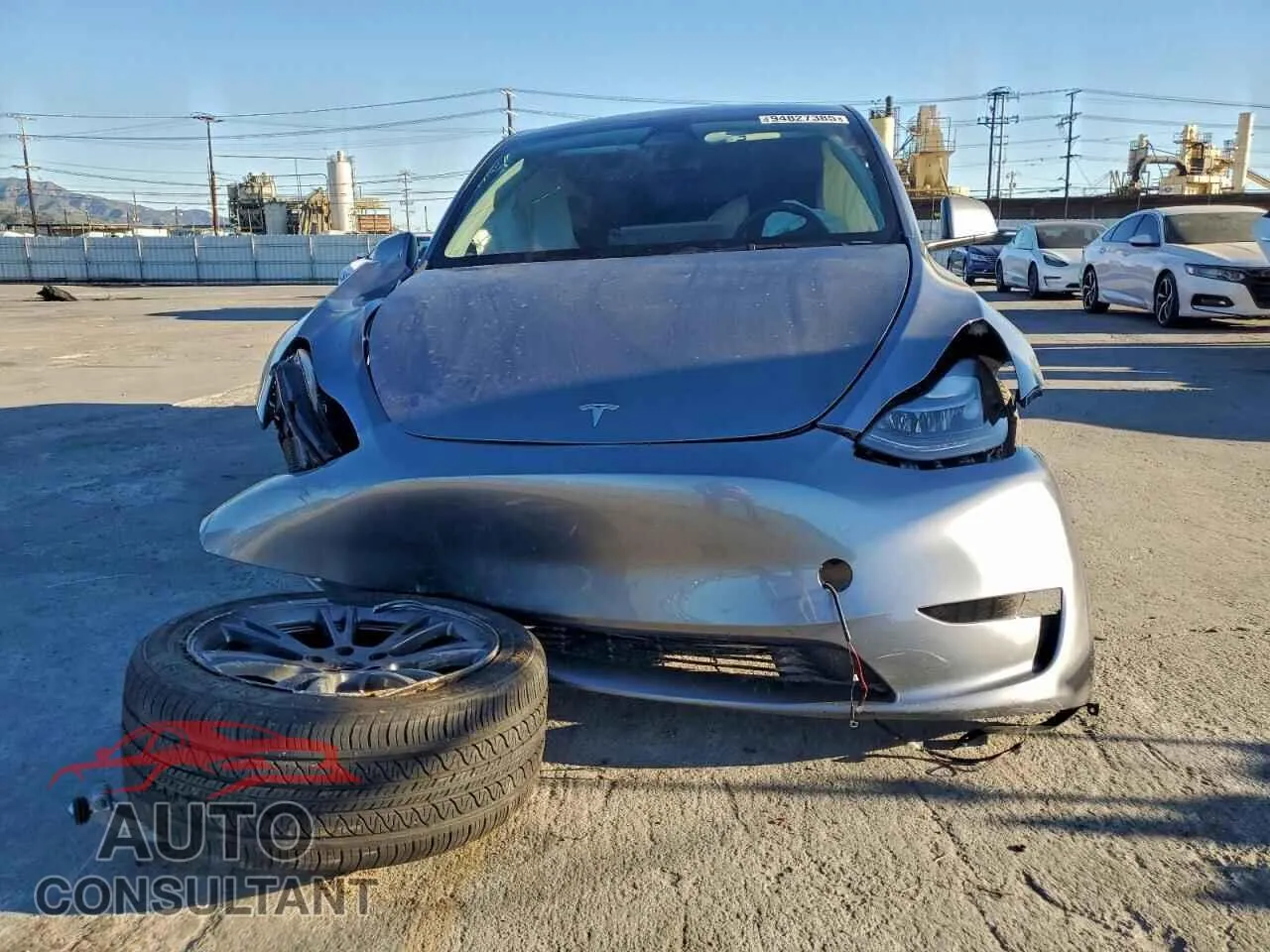 2025 TESLA MODEL Y Damaged VIN 7SAYGDED6SF318908 – interior seats