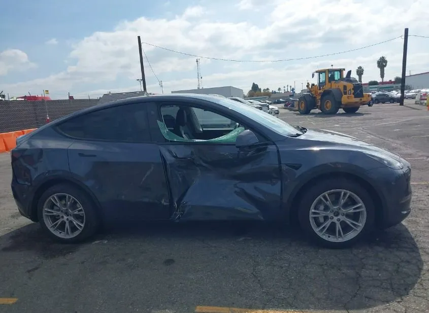 2023 TESLA Model Y Used VIN 7SAYGDEE1PA208653 – undercarriage