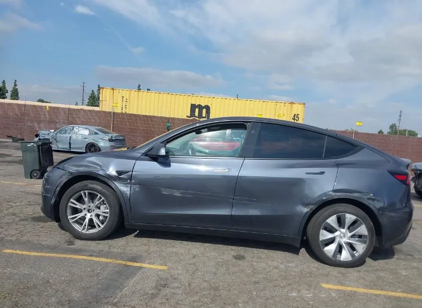 2023 TESLA Model Y Used VIN 7SAYGDEE1PA208653 – photo 16