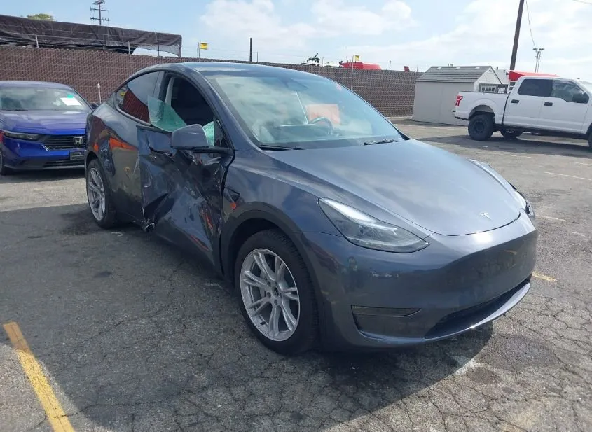 2023 TESLA Model Y Used VIN 7SAYGDEE1PA208653 – photo 17