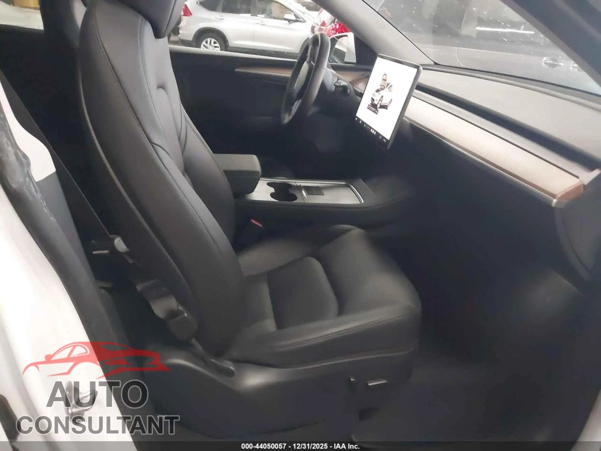 2023 TESLA MODEL Y Damaged VIN 7SAYGDEE4PA124021 – interior seats