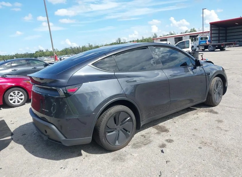 2026 Tesla Model Y Used VIN 7SAYGDEE6TA623817 – front exterior