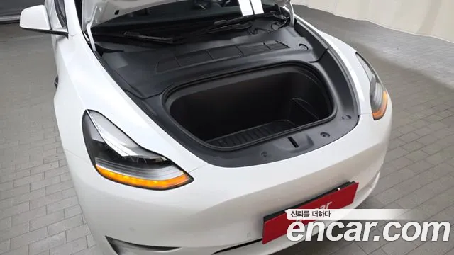 2022 Tesla Model Y Performance AWD Sold VIN 7SAYGDEF2NF496823 – trunk area 2022 Tesla Model Y Performance AWD Sold VIN 7SAYGDEF2NF496823 – trunk area