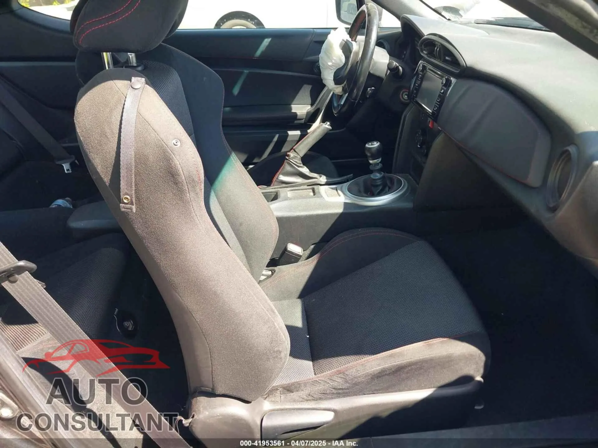 2017 SUBARU BRZ Damaged VIN JF1ZCAB10H9601657 – interior seats