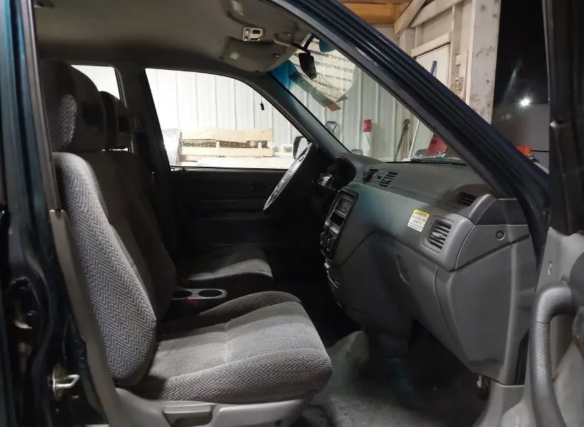 1998 HONDA CR-V Used VIN JHLRD184XWC107365 – interior seats 1998 HONDA CR-V Used VIN JHLRD184XWC107365 – interior seats