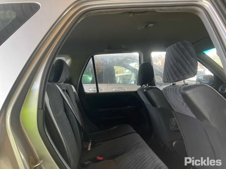 2003 Honda CR-V Damaged VIN JHLRD78403C210555 – trunk area 2003 Honda CR-V Damaged VIN JHLRD78403C210555 – trunk area
