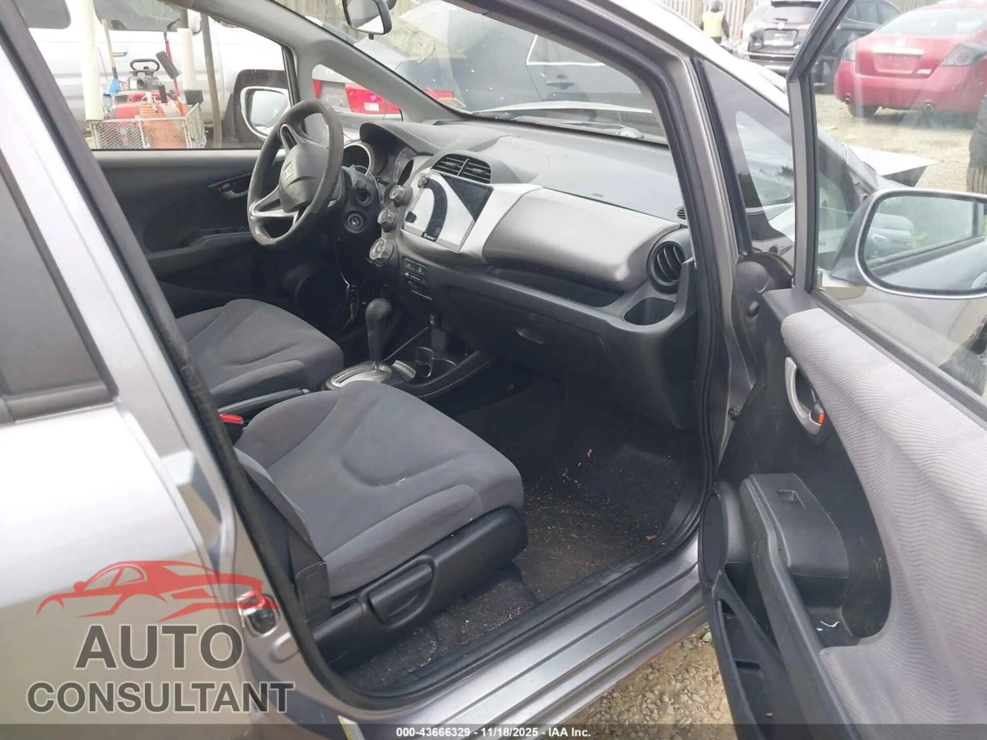 2009 HONDA FIT Damaged VIN JHMGE88239S000658 – interior seats