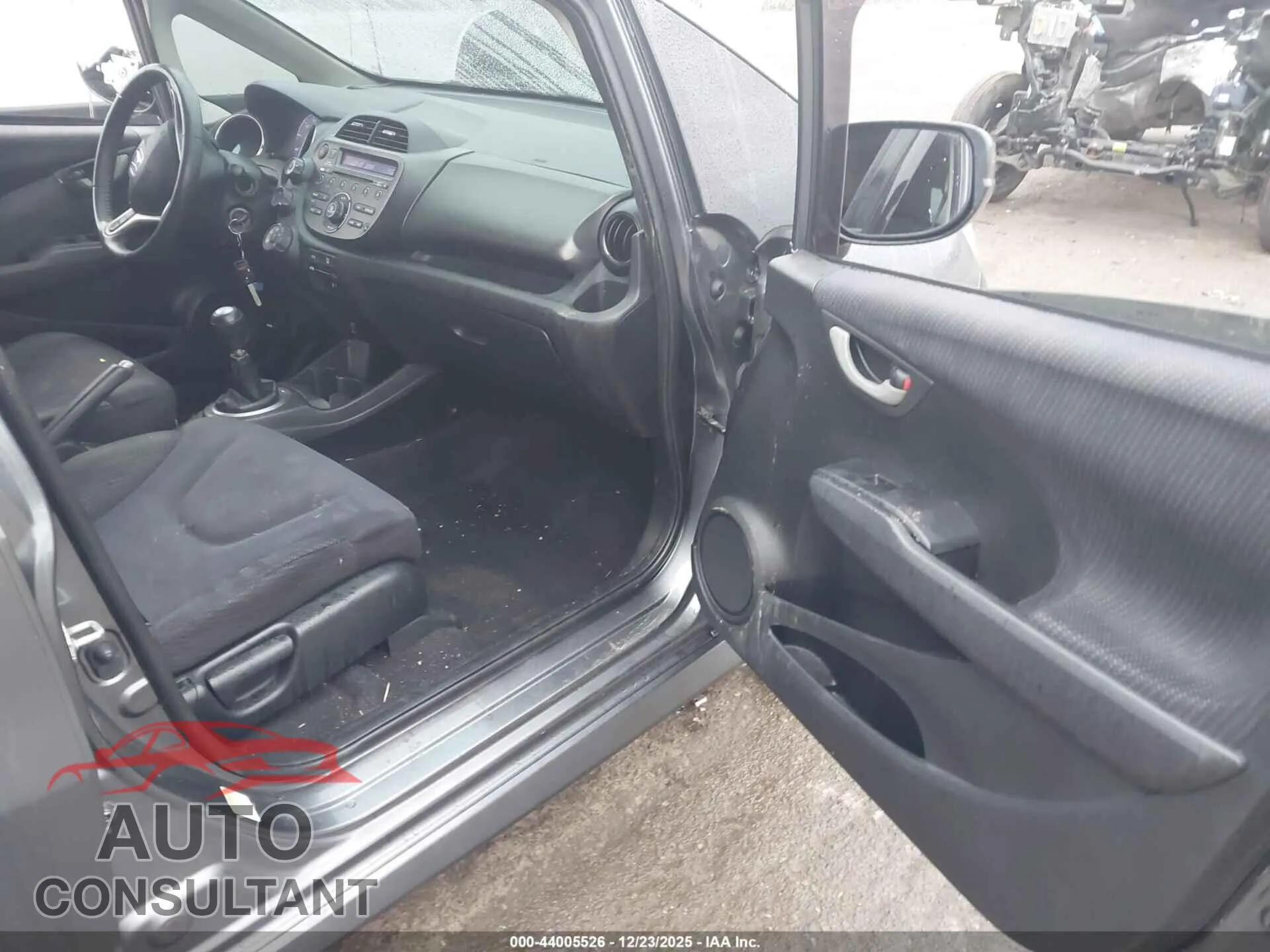 2012 HONDA FIT Damaged VIN JHMGE8G52CC016332 – interior seats