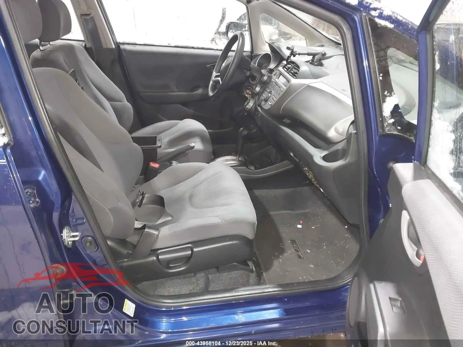 2012 HONDA FIT Damaged VIN JHMGE8H30CC026631 – interior seats