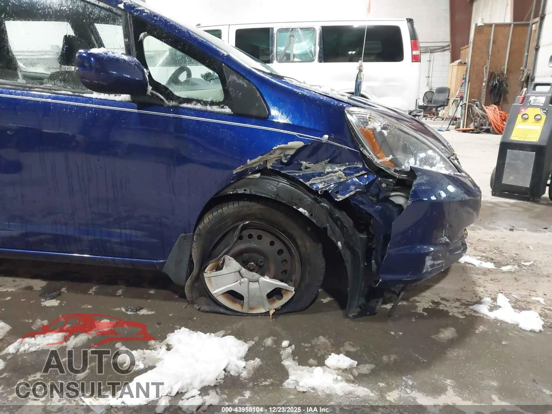 2012 HONDA FIT Damaged VIN JHMGE8H30CC026631 – engine bay