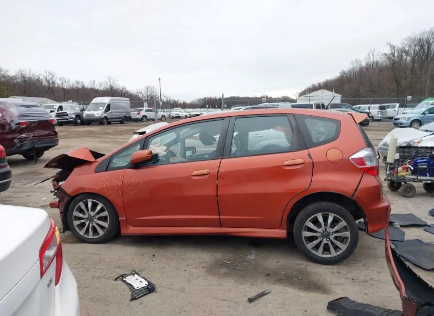 2012 HONDA Fit Used VIN JHMGE8H5XCC033300 – exterior detail