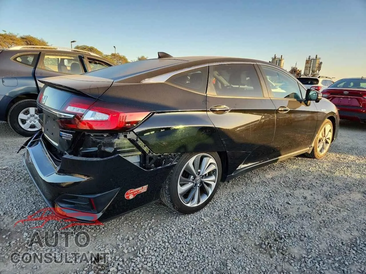 2018 HONDA CLARITY Damaged VIN JHMZC5F35JC004413 – side profile