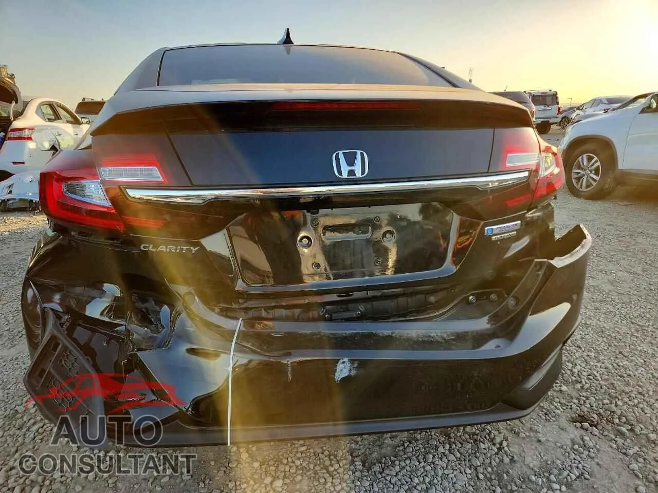 2018 HONDA CLARITY Damaged VIN JHMZC5F35JC004413 – engine bay