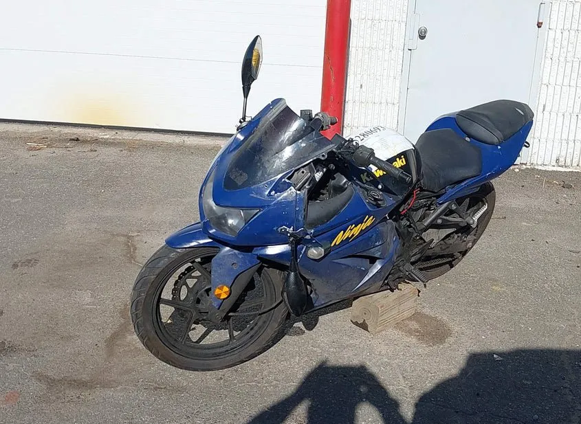 2010 Kawasaki Ninja 250r Used VIN JKAEXMJ19ADA62617 – front exterior
