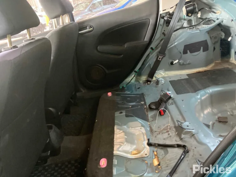 2011 Mazda 2 Damaged VIN JM0DE10Y2C0221248 – interior seats