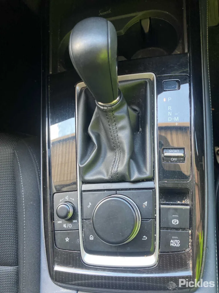2022 Mazda CX-30 Damaged VIN JM0DM2W7A00211255 – interior seats