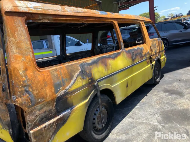 1990 Mazda E2000 Damaged VIN JM0SRY0E200611552 – rear exterior