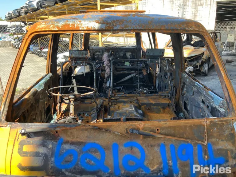 1990 Mazda E2000 Damaged VIN JM0SRY0E200611552 – side profile