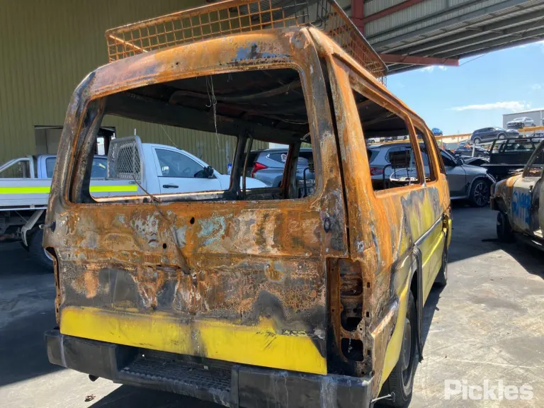 1990 Mazda E2000 Damaged VIN JM0SRY0E200611552 – photo 19