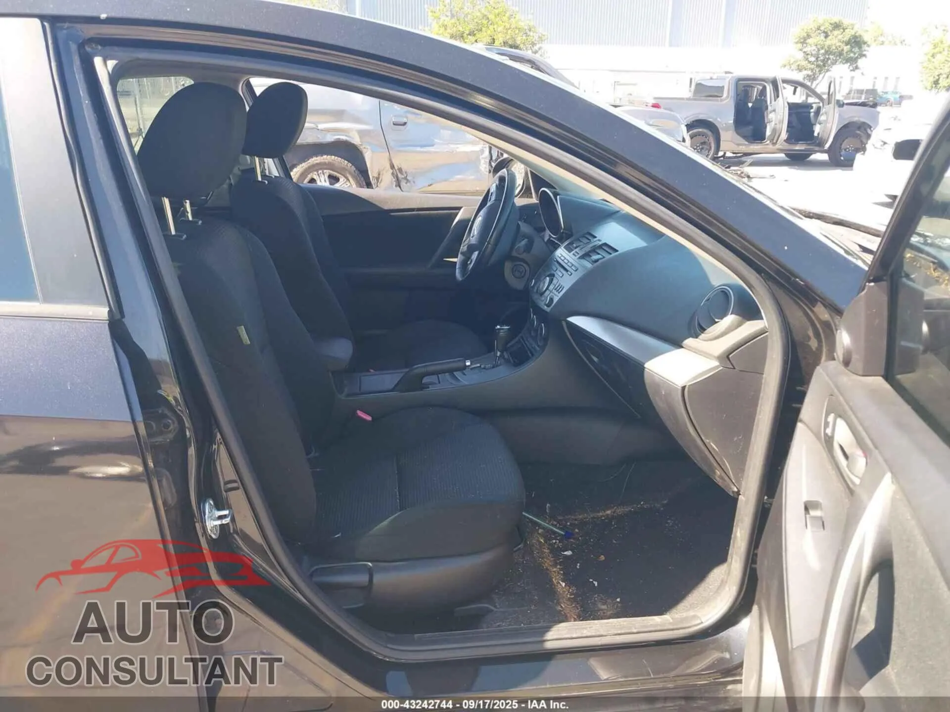 2013 MAZDA MAZDA3 Damaged VIN JM1BL1VP0D1807517 – interior seats 2013 MAZDA MAZDA3 Damaged VIN JM1BL1VP0D1807517 – interior seats