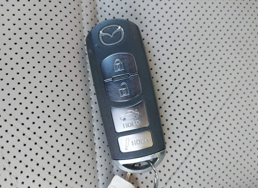 2014 MAZDA Mazda6 Used VIN JM1GJ1W66E1130721 – trunk area