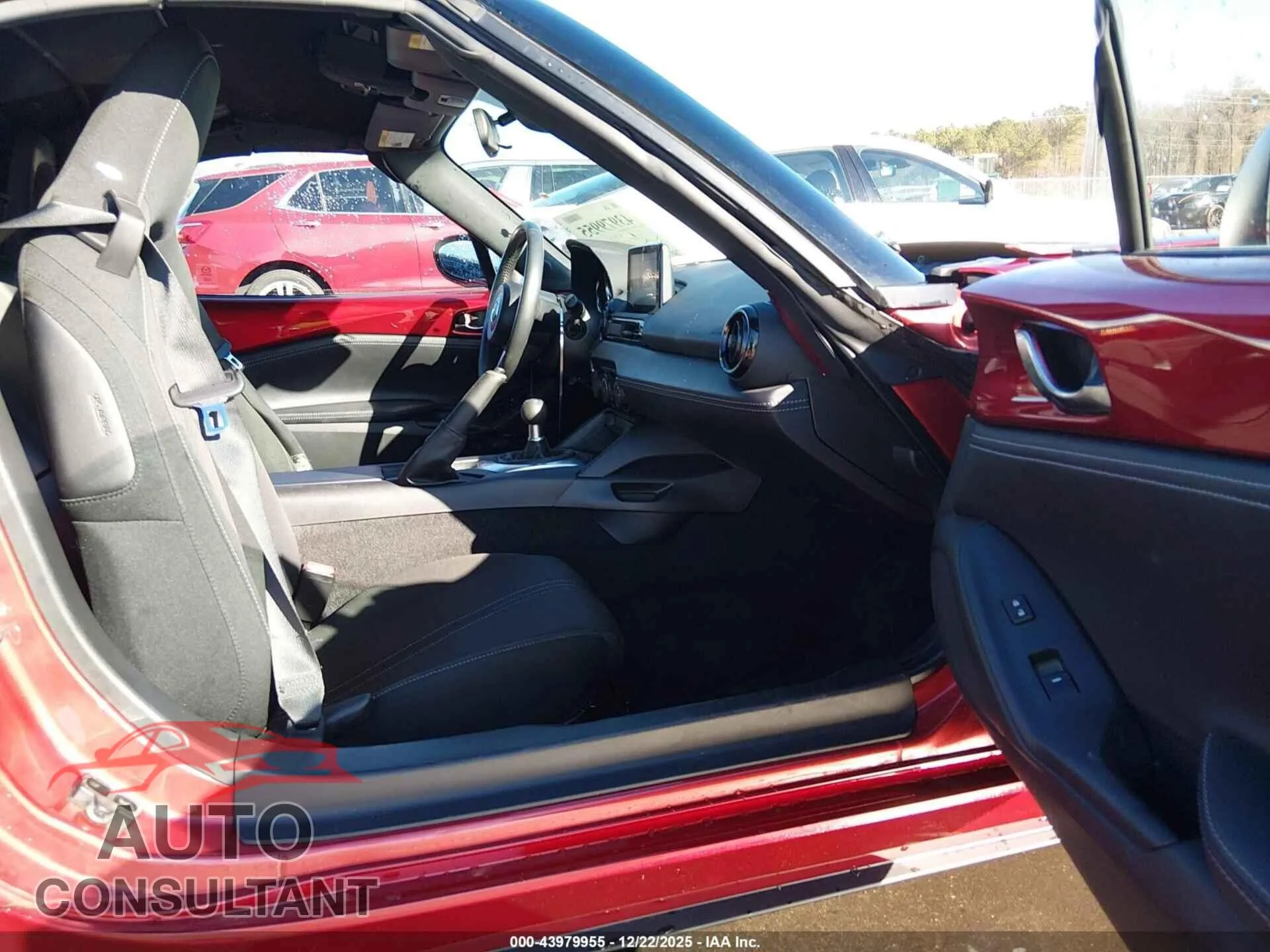 2021 MAZDA MX-5 MIATA Damaged VIN JM1NDAC78M0451093 – interior seats
