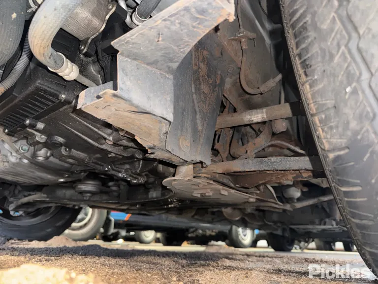 2021 Mitsubishi Express Damaged VIN JMFKFL003MS003357 – trunk area