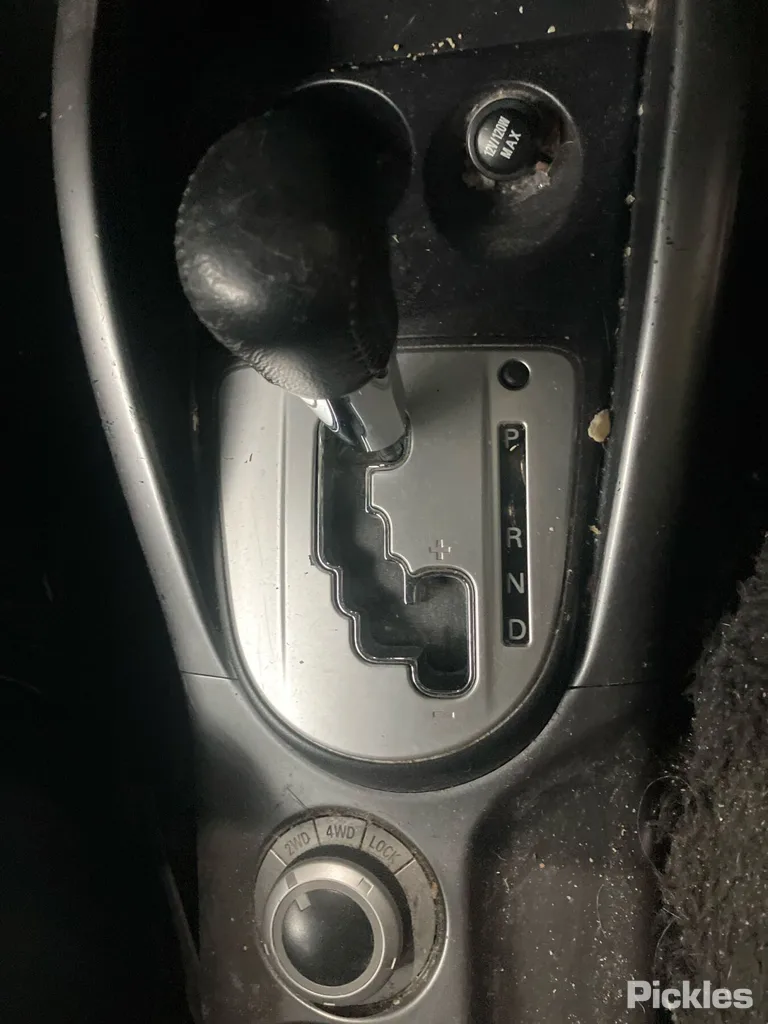 2009 Mitsubishi Outlander Used VIN JMFXLCW6W9Z000786 – trunk area 2009 Mitsubishi Outlander Used VIN JMFXLCW6W9Z000786 – trunk area