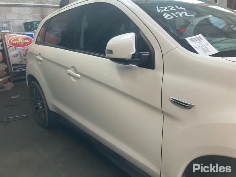 2014 Mitsubishi ASX Used VIN JMFXLGA8WEZ000279 – dashboard