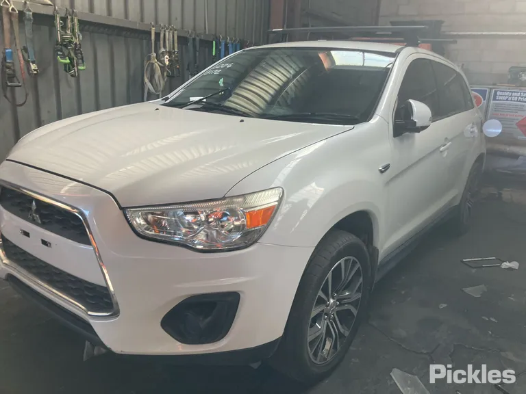 2014 Mitsubishi ASX Used VIN JMFXLGA8WEZ000279 – undercarriage