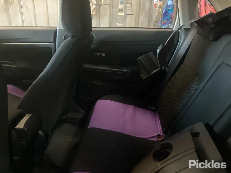 2014 Mitsubishi ASX Used VIN JMFXLGA8WEZ000279 – trunk area