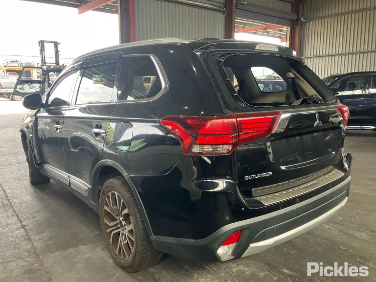 2016 Mitsubishi Outlander Damaged VIN JMFXLGF6WGJ000429 – engine bay 2016 Mitsubishi Outlander Damaged VIN JMFXLGF6WGJ000429 – engine bay