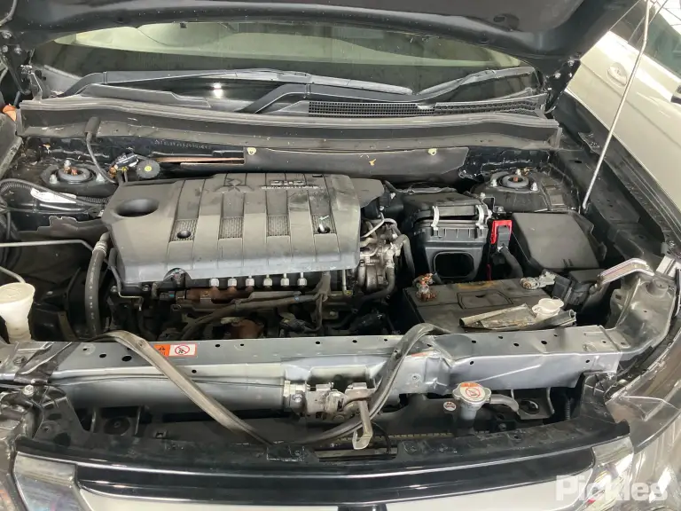 2016 Mitsubishi Outlander Damaged VIN JMFXLGF6WGJ000429 – trunk area 2016 Mitsubishi Outlander Damaged VIN JMFXLGF6WGJ000429 – trunk area