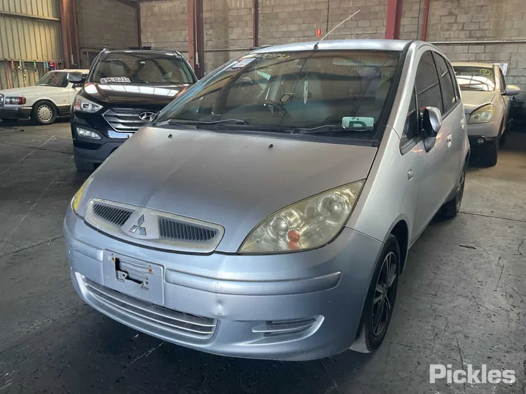 2004 Mitsubishi Colt Used VIN JMFXSZ27A4Z001335 – front exterior