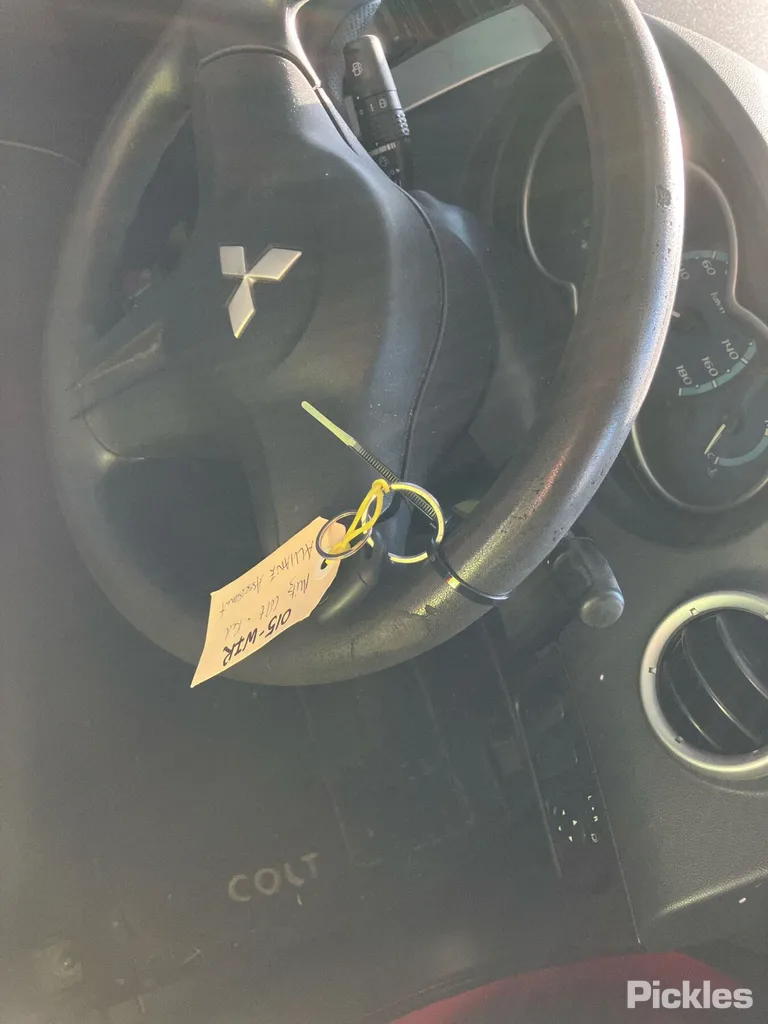 2005 Mitsubishi Colt Used VIN JMFXSZ27A4Z002935 – interior seats