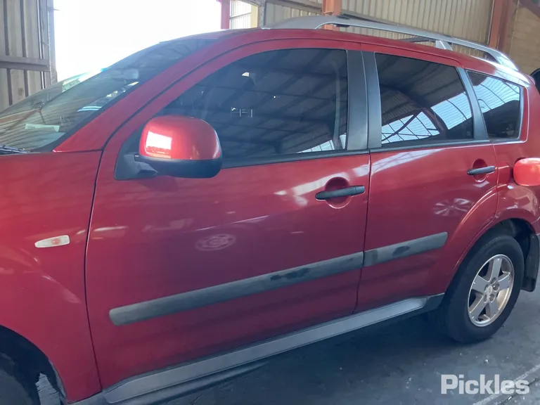 2009 Mitsubishi Outlander Used VIN JMFXTCW5WAZ000871 – interior seats