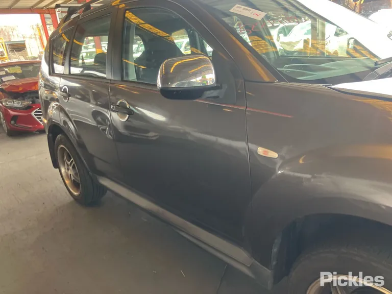 2010 Mitsubishi Outlander Used VIN JMFXTCW5WBZ000398 – photo 11