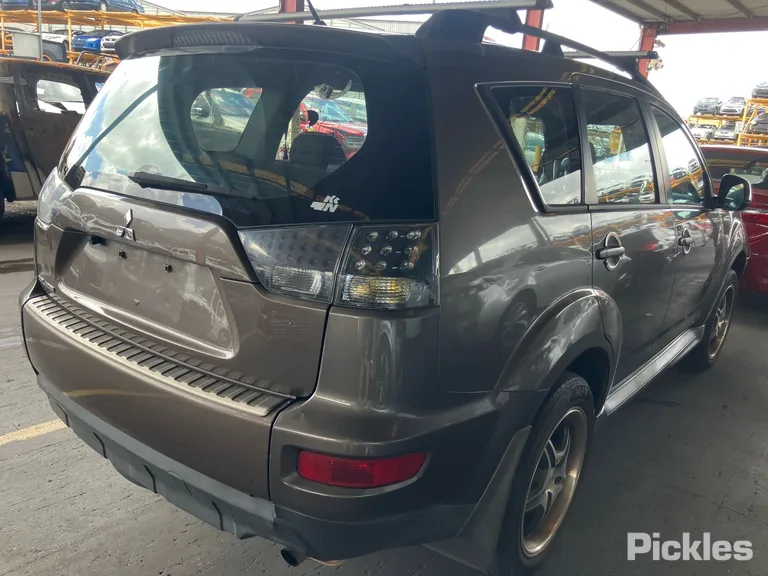2010 Mitsubishi Outlander Used VIN JMFXTCW5WBZ000398 – photo 12