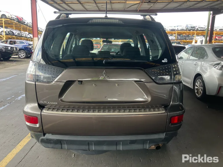 2010 Mitsubishi Outlander Used VIN JMFXTCW5WBZ000398 – photo 13