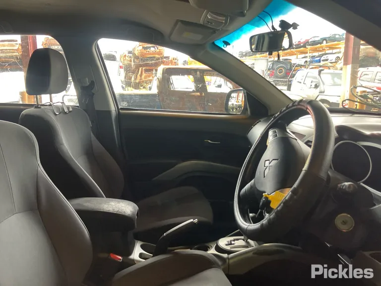 2010 Mitsubishi Outlander Used VIN JMFXTCW5WBZ000398 – photo 25