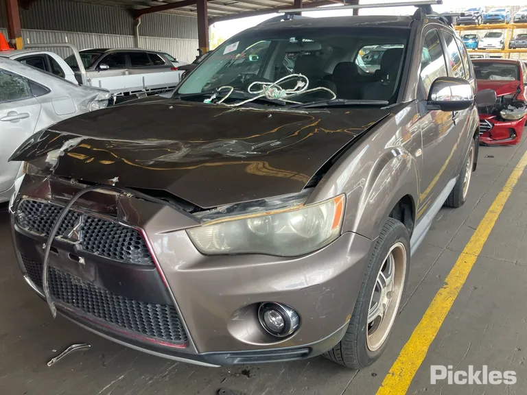 2010 Mitsubishi Outlander Used VIN JMFXTCW5WBZ000398 – photo 28